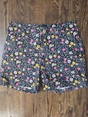 Lee Regular Fit Mid-Rise Women's Shorts - Black Floral